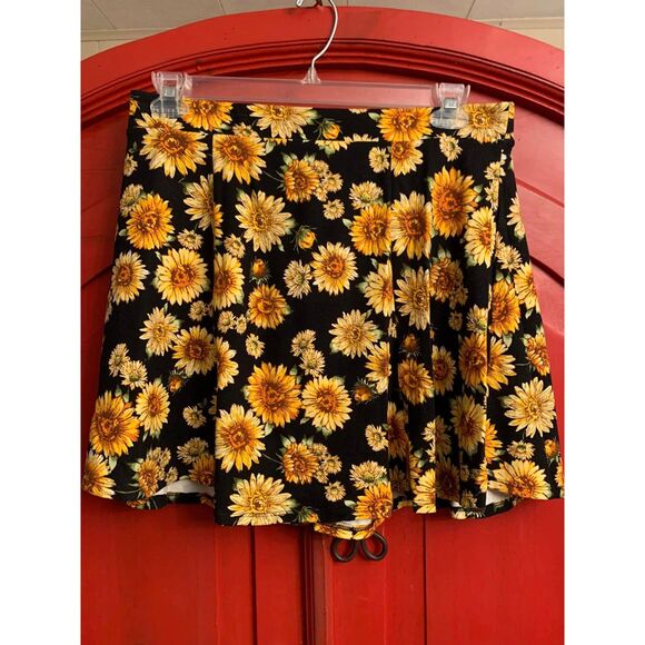 Sunflower Skater Skirt Forever 21 Size 0X Box Pleats Never Worn Round Full EUC - Picture 2 of 2